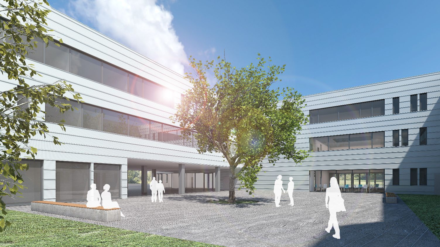 Hell gestalteter Innenhof mit Baum, Sitzbänken und weißen Personensilhouetten vor moderner Gebäudefassade